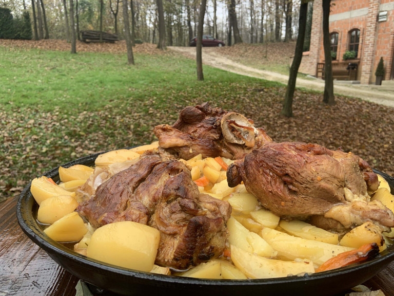 Teletina ispod peke Pethrasti - restoran i izletište (10)