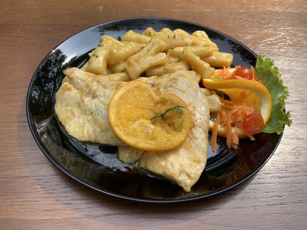 Piletina u naranči s domaćim njokima - restoran Pethrasti